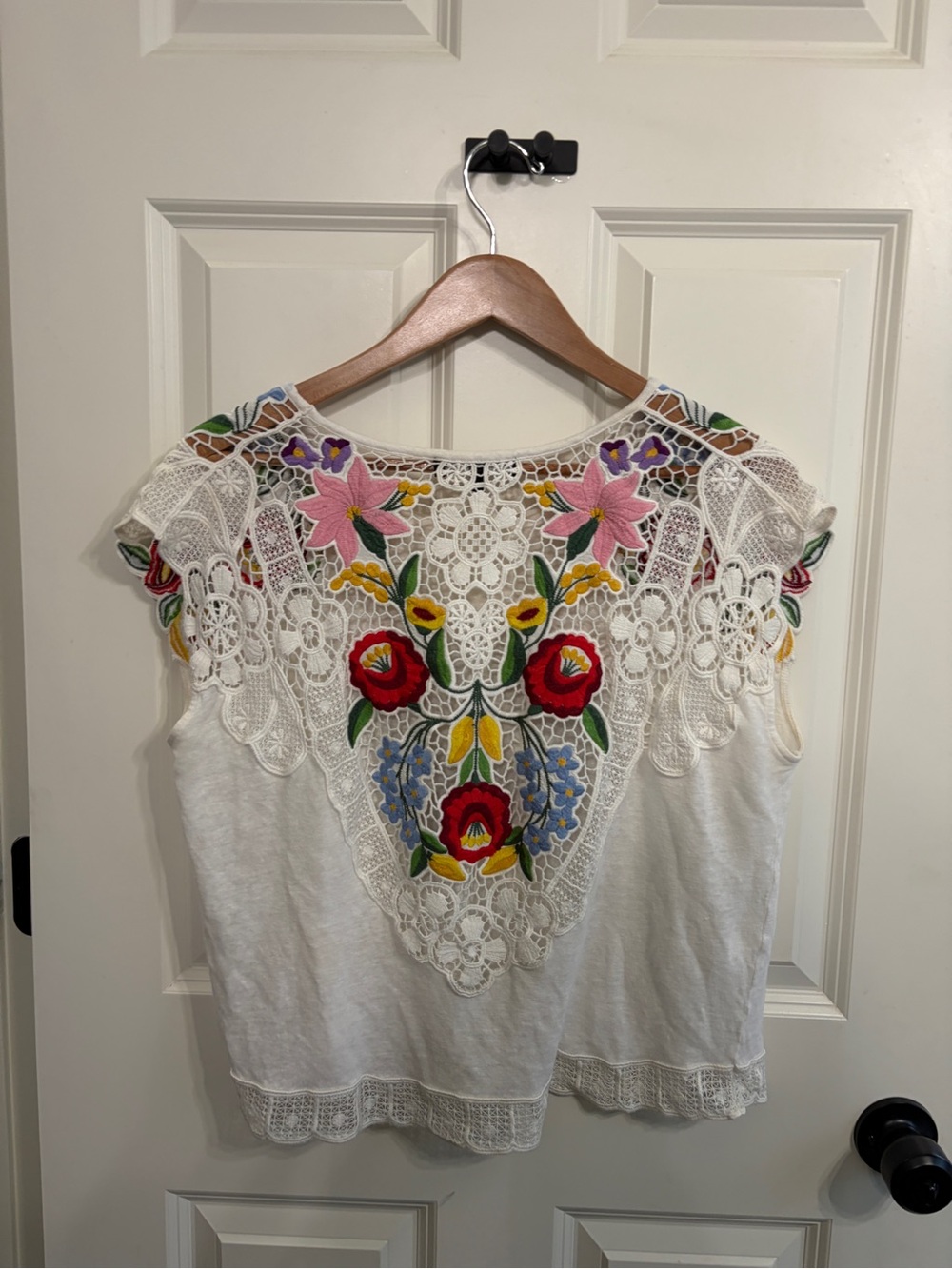 Gorgeous size L Generation Love White linen Embroidered top with lace detail. - Picture 3 of 7